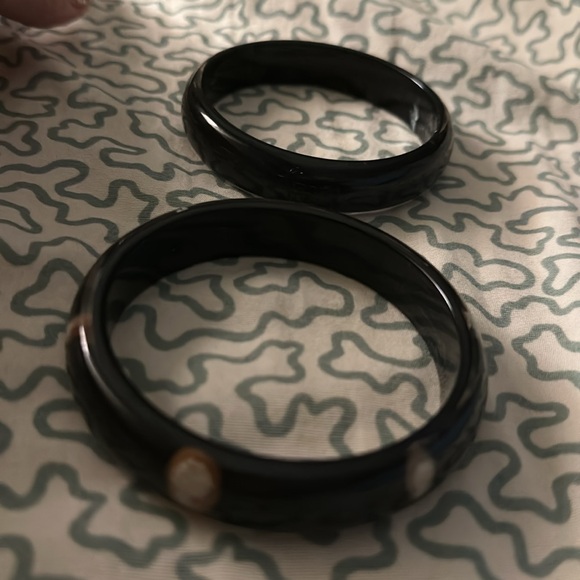 Amedeo NYC Lucite Rare Cameo bangle - Picture 3 of 5